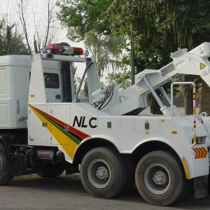 Hydraulic tow truck for vehicle recovery and roadside assistance operations